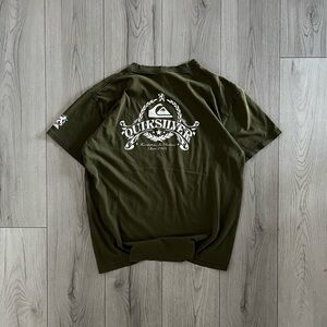 Y2K Quiksilver Men's Dark Green Graphic T-Shirt